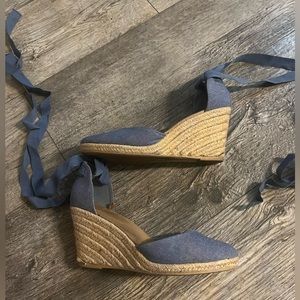 OLD NAVY CHAMBRAY ESPADRILLES, size 8